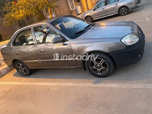 هيونداي فيرنا 2015 رمادي مستعملة للبيع - 4