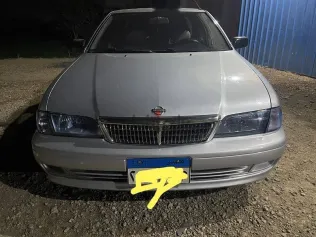 نيسان صنى 2000 فضي مستعملة للبيع