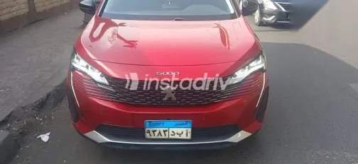 بيجو 5008 2022 أحمر مستعملة للبيع - 1