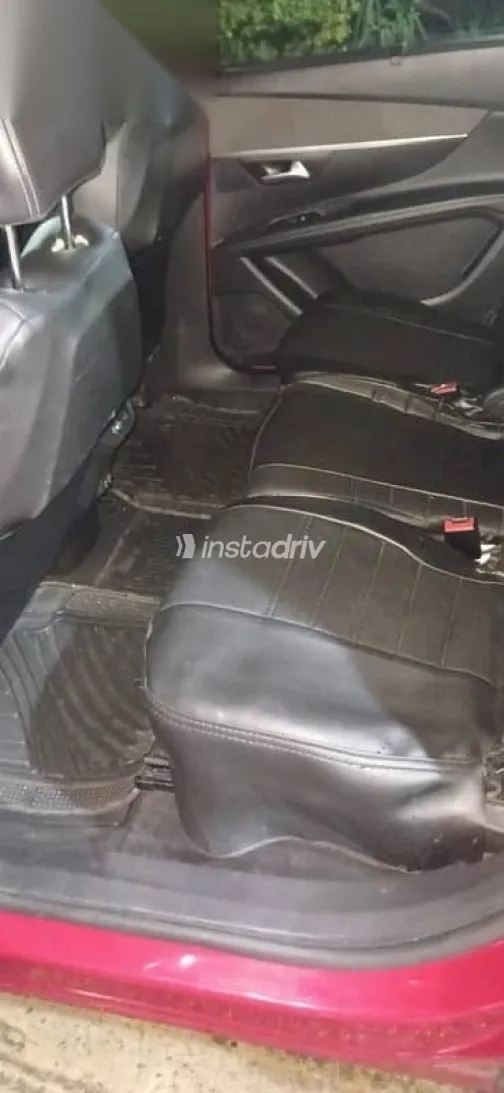 بيجو 5008 2022 أحمر مستعملة للبيع - 5