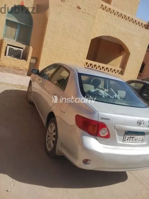 تويوتا كورولا 2008 فضي مستعملة للبيع - 2