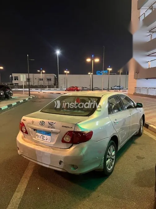 تويوتا كورولا 2008 فضي مستعملة للبيع - 8