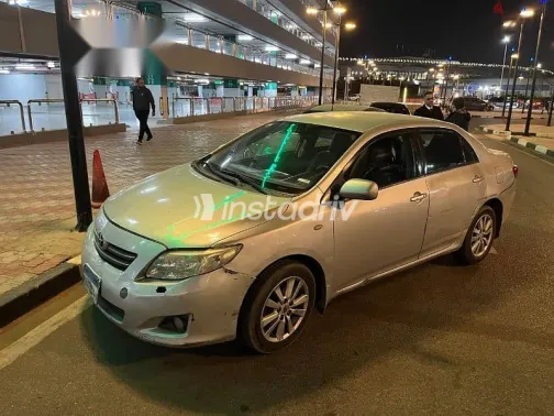 تويوتا كورولا 2008 فضي مستعملة للبيع - 9