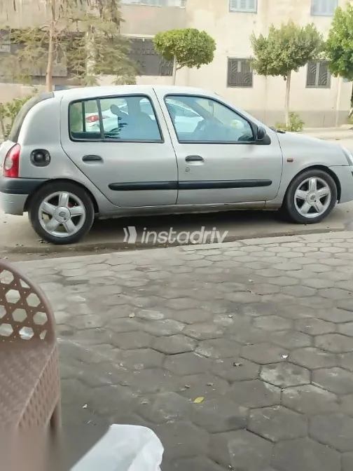 رينو كليو 2002 فضي مستعملة للبيع - 1