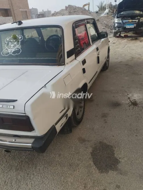 لادا 2107 2009 أبيض مستعملة للبيع - 2