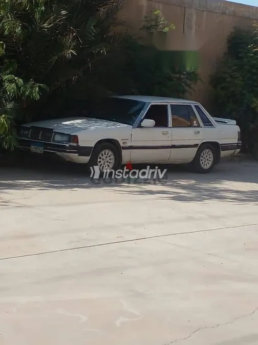 مازدا 929 1984 أبيض مستعملة للبيع - 2