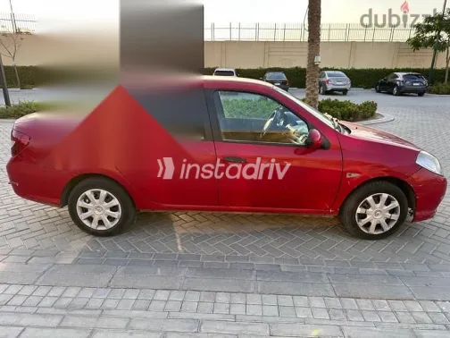 رينو سيمبول 2010 أحمر مستعملة للبيع - 1