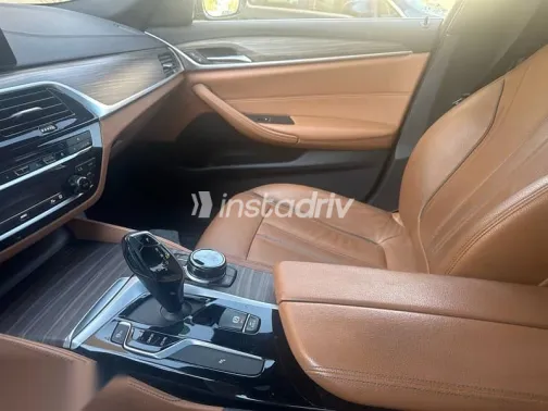 بي ام دبليو 520 2019 أسود مستعملة للبيع - 8