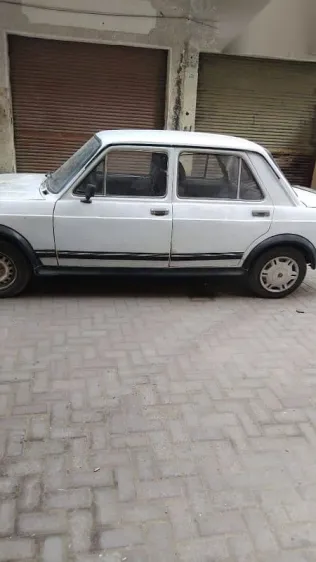 فيات 128 1983 أبيض مستعملة للبيع