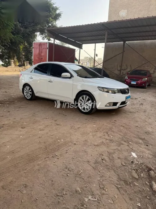 كيا سيراتو 2012 أبيض مستعملة للبيع - 1