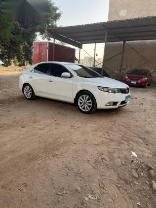 كيا سيراتو 2012 أبيض مستعملة للبيع