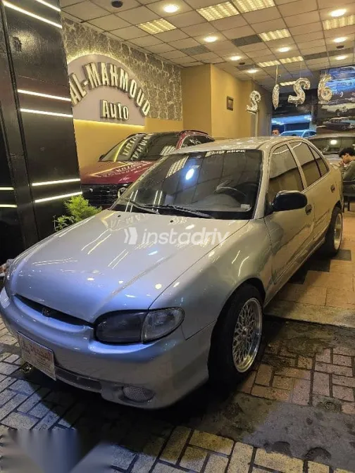 هيونداي اكسنت 2001 فضي مستعملة للبيع - 8