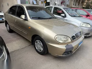 دايو لانوس 2001 ذهبي مستعملة للبيع