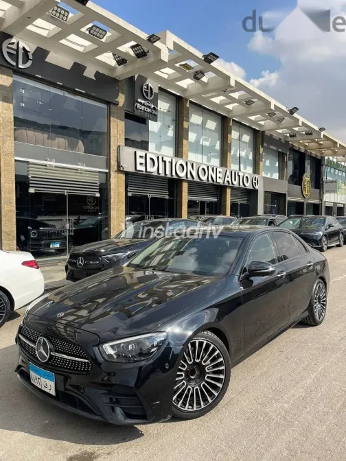 مرسيدس E 300 2021 أسود مستعملة للبيع - 1