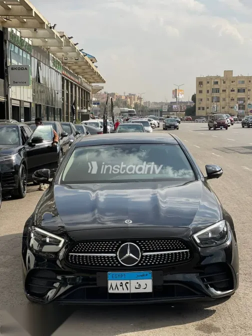 مرسيدس E 300 2021 أسود مستعملة للبيع - 3