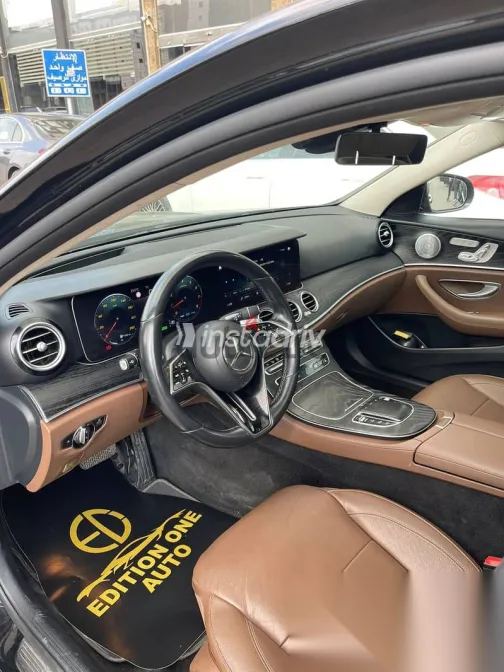 مرسيدس E 300 2021 أسود مستعملة للبيع - 5