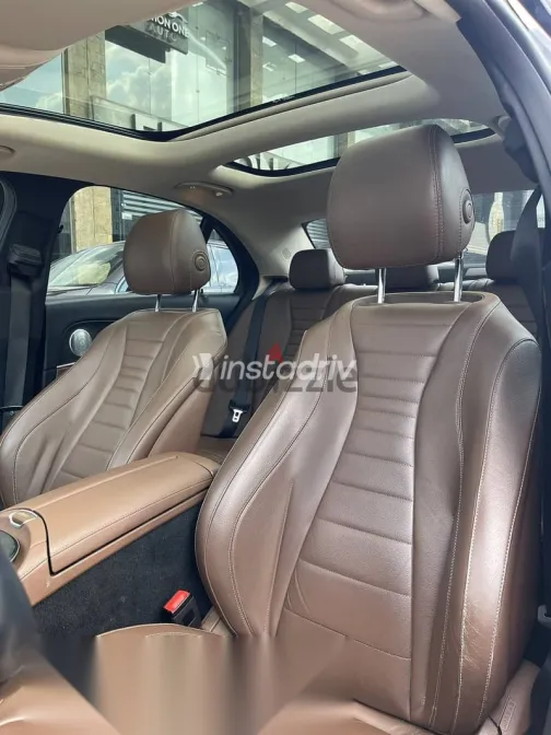 مرسيدس E 300 2021 أسود مستعملة للبيع - 6