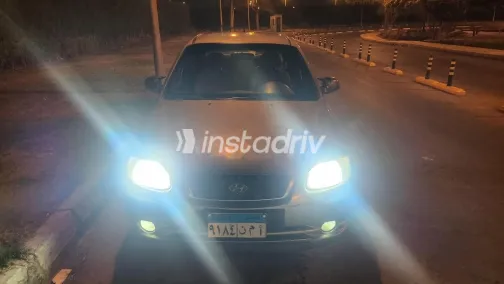 هيونداي فيرنا 2010 رمادي مستعملة للبيع - 1