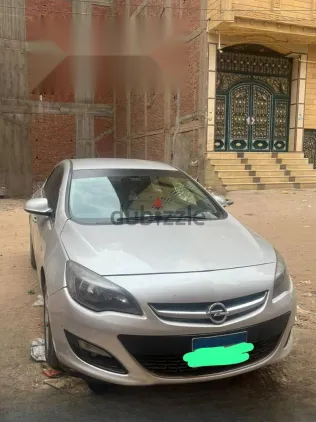 اوبل أسترا 2020 فضي مستعملة للبيع