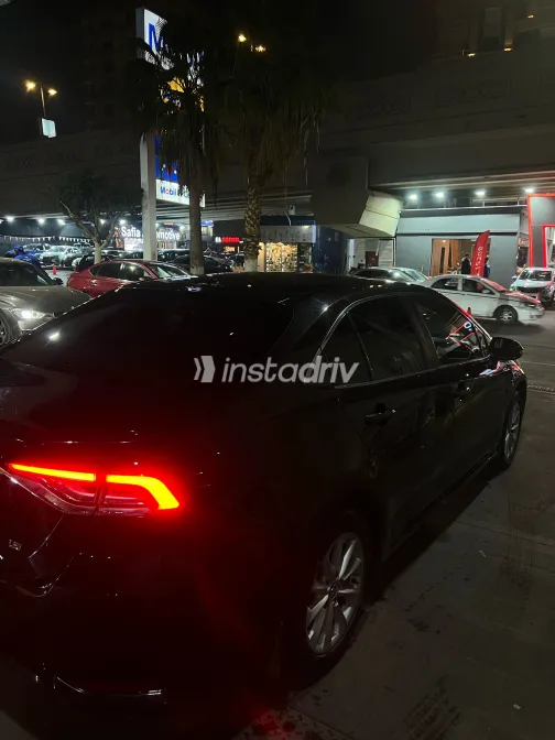 تويوتا كورولا 2020 أبيض مستعملة للبيع - 1