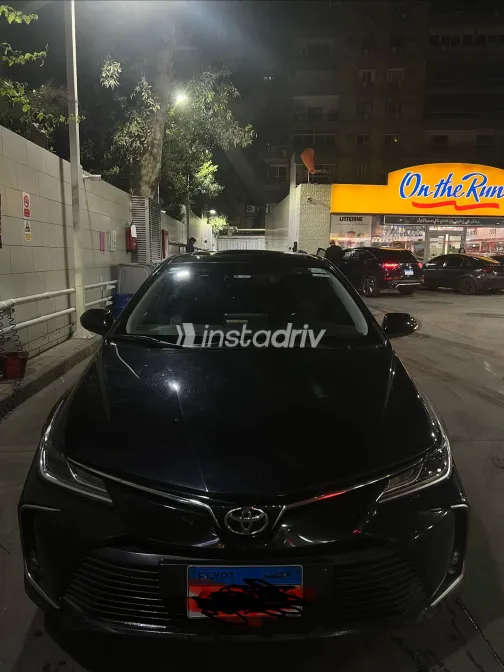 تويوتا كورولا 2020 أبيض مستعملة للبيع - 3