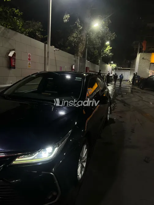 تويوتا كورولا 2020 أبيض مستعملة للبيع - 4