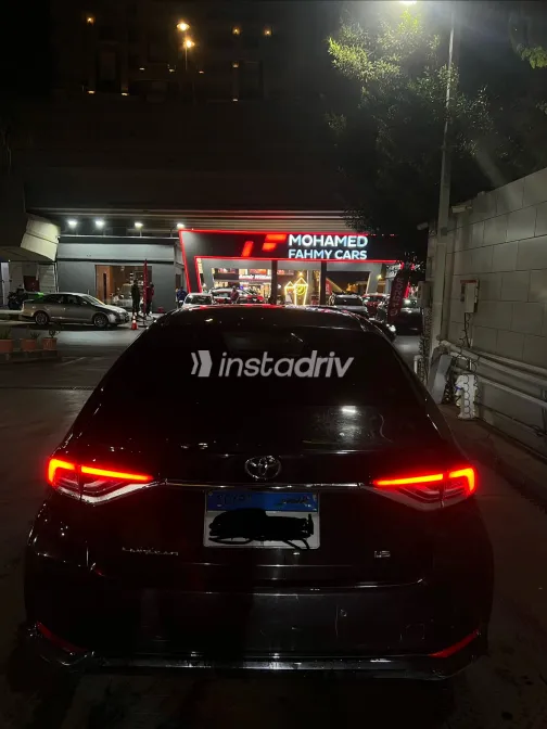 تويوتا كورولا 2020 أبيض مستعملة للبيع - 5