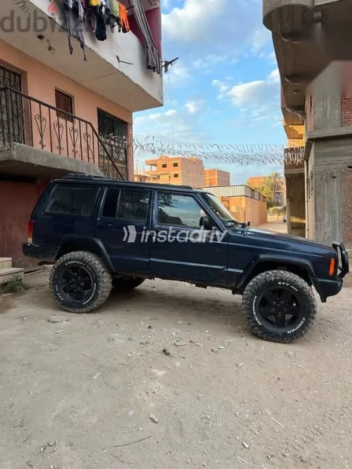 جيب شيروكي 1999 أزرق غامق مستعملة للبيع - 2