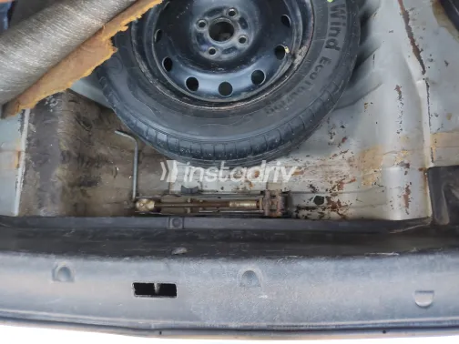 دايو لانوس 2001 أبيض مستعملة للبيع - 1