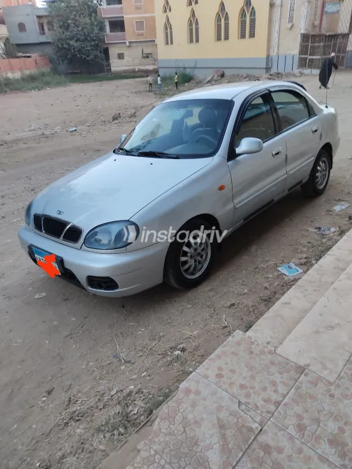 دايو لانوس 2001 أبيض مستعملة للبيع - 2