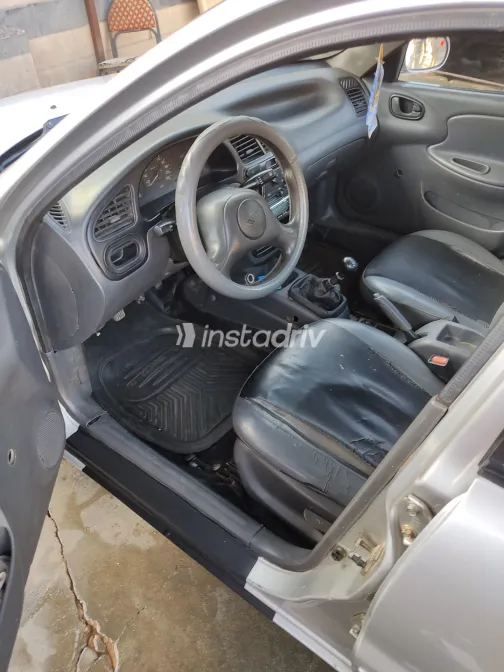 دايو لانوس 2001 أبيض مستعملة للبيع - 8