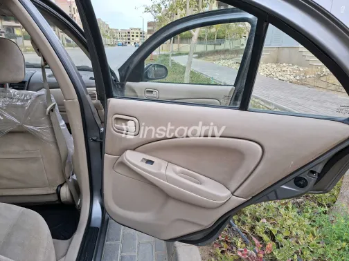 نيسان صنى 2014 أبيض مستعملة للبيع - 2