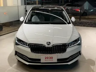 سكودا سوبيرب 2025 أبيض جديدة للبيع