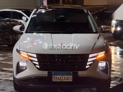 هيونداي توسان 2022 أبيض مستعملة للبيع - 2