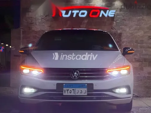 Volkswagen Passat 2022 White Used for Sale - 1