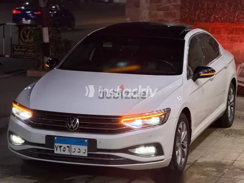 Volkswagen Passat 2022 White Used for Sale - 4