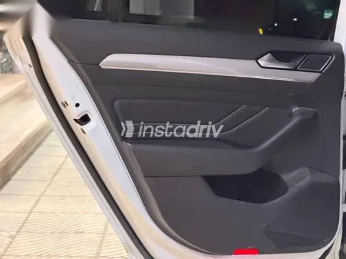 Volkswagen Passat 2022 White Used for Sale - 10