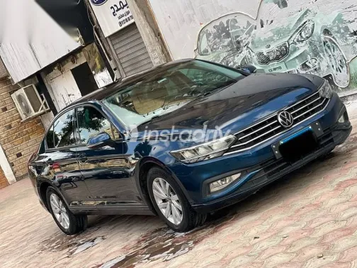 فولكس فاغن باسات 2021 أزرق غامق مستعملة للبيع - 6