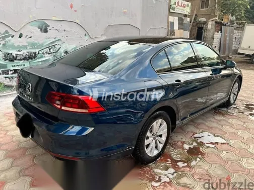 فولكس فاغن باسات 2021 أزرق غامق مستعملة للبيع - 7