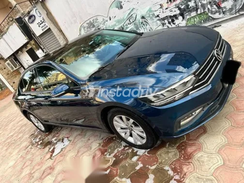 فولكس فاغن باسات 2021 أزرق غامق مستعملة للبيع - 8