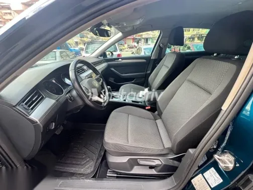 فولكس فاغن باسات 2021 أزرق غامق مستعملة للبيع - 9