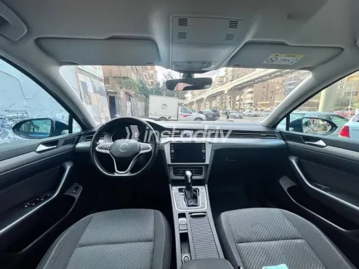 فولكس فاغن باسات 2021 أزرق غامق مستعملة للبيع - 10