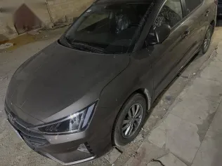 هيونداي إلنترا 2026 بني مستعملة للبيع