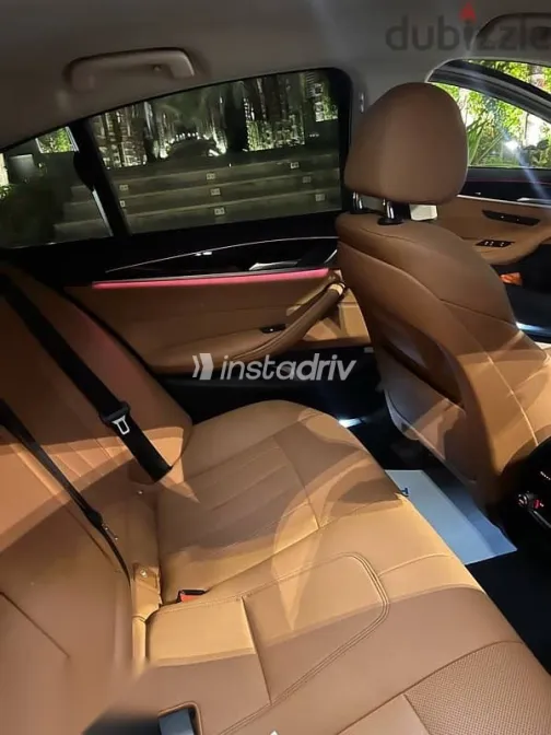 بي ام دبليو 520 2023 أزرق غامق مستعملة للبيع - 2