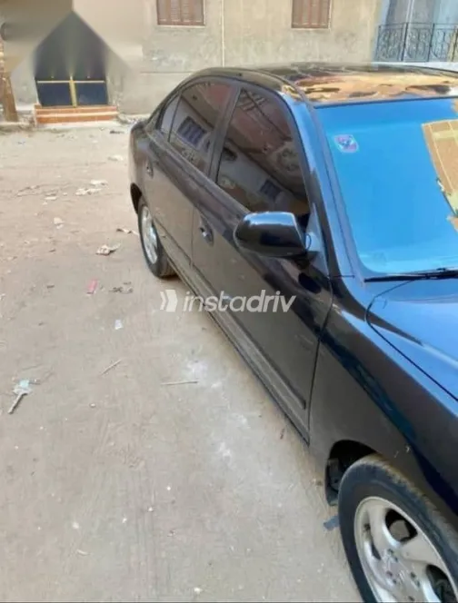 هيونداي افانتي 2002 أسود مستعملة للبيع - 2