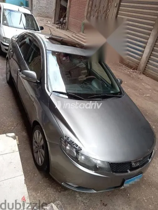 كيا سيراتو 2010 فضي مستعملة للبيع - 1