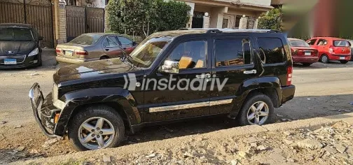 جيب شيروكي 2011 أسود مستعملة للبيع - 4