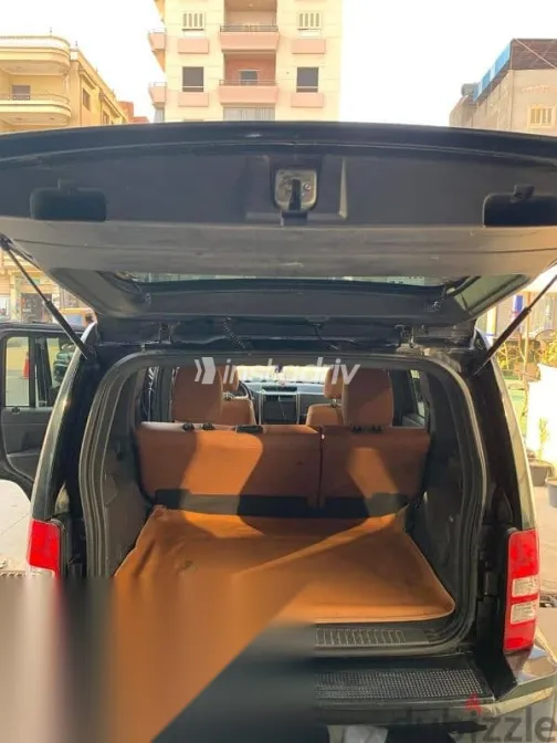 جيب شيروكي 2011 أسود مستعملة للبيع - 5