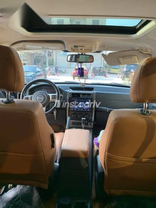 جيب شيروكي 2011 أسود مستعملة للبيع - 6