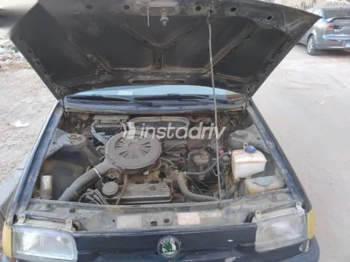 سكودا فيليشيا 1997 أسود مستعملة للبيع - 1